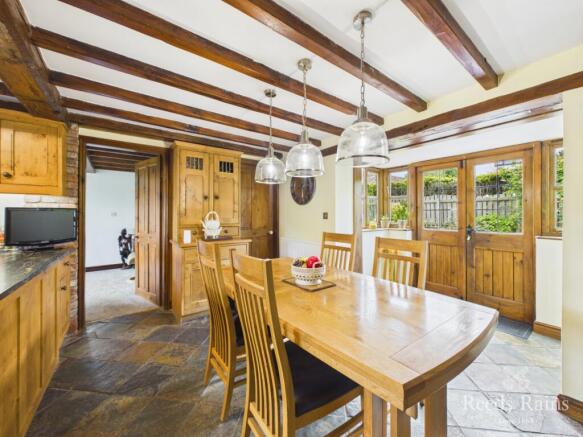 4 bed Detached for sale Image 12