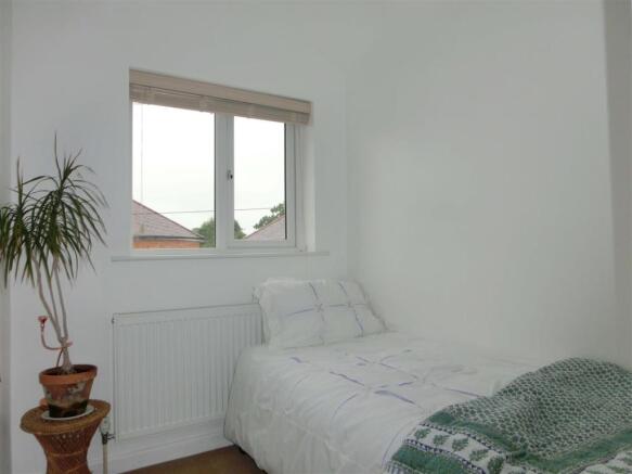 Courtway Ave 23 bed 3.jpg