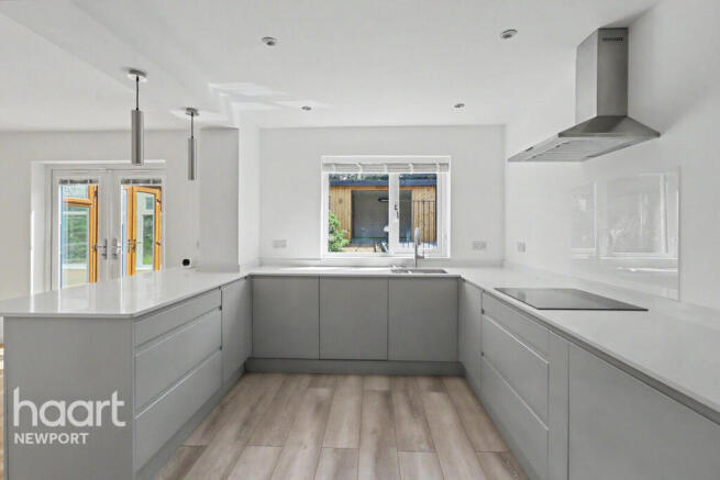 5 bed Detached for sale Image 6