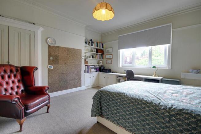 5 bed Semi-Detached for sale Image 12