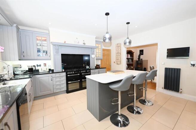 Chef s KITCHEN/BREAKFAST ROOM