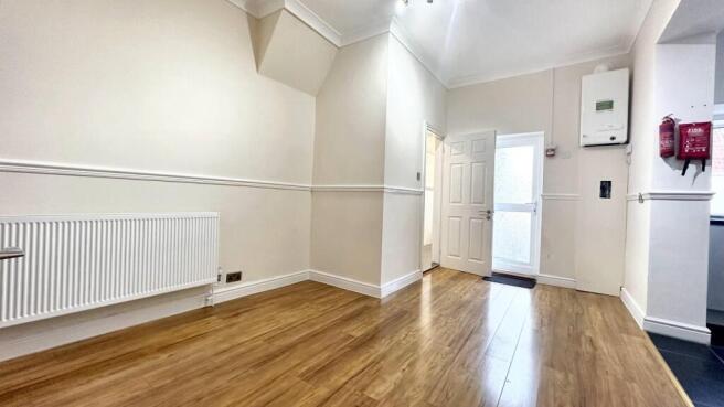 hEYJpQ1830yH4Dax5cgFHw