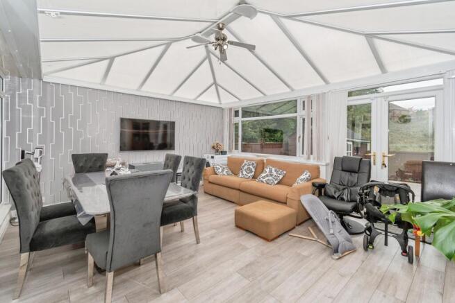 5 bed Semi-Detached for sale Image 7