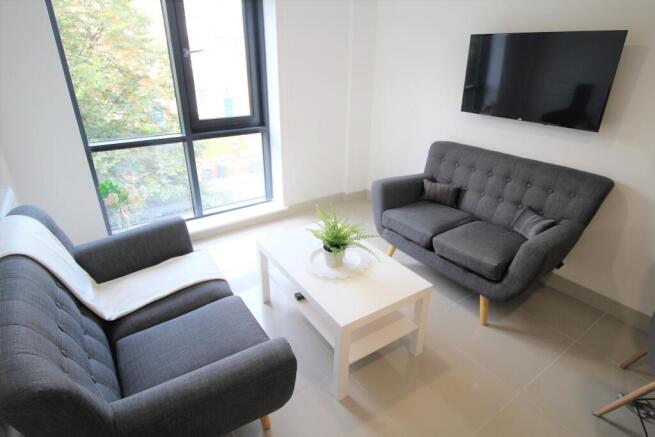 3 bed Flat to rent Image 8