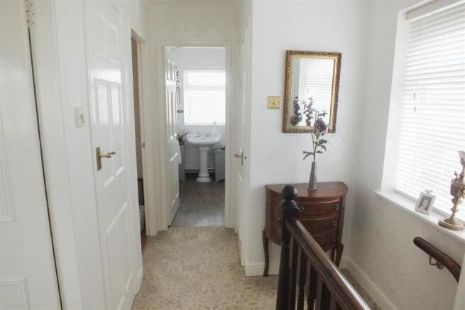 FIRST FLOOR LANDING
