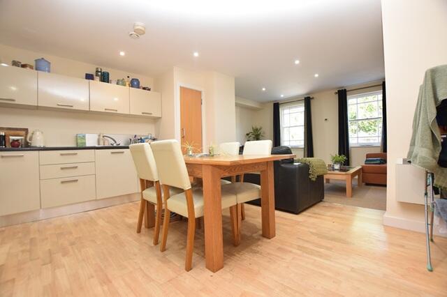 1 bed Apartment to rent Image 6