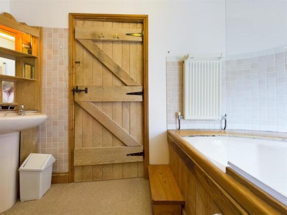 Bathroom WC.jpg