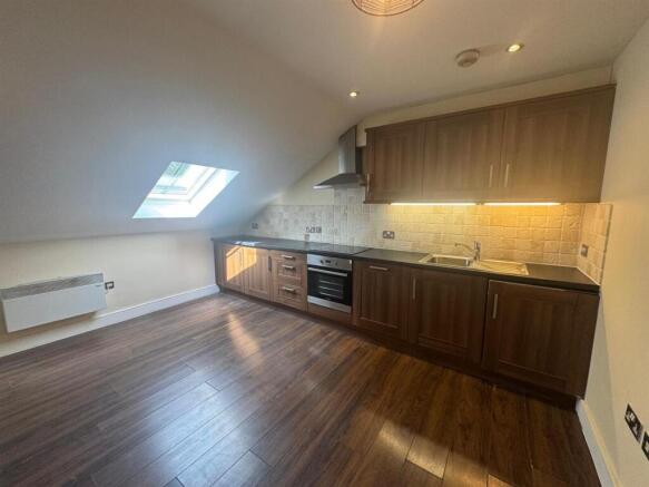 2 bed Apartment to rent Image 3