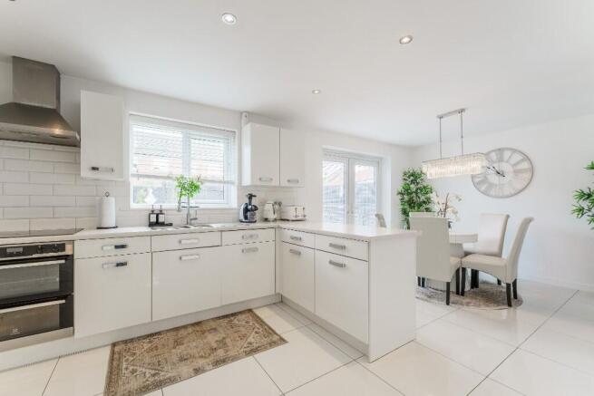 5 bed Detached for sale Image 6