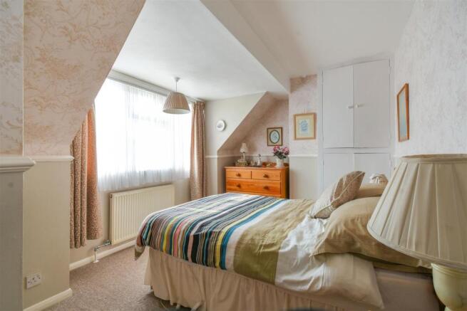 bedroom 1.JPG