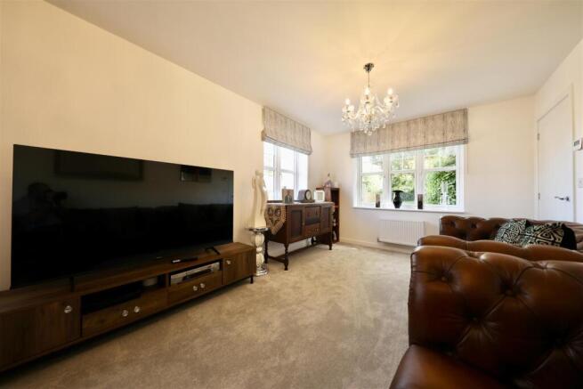 4 bed Detached for sale Image 4