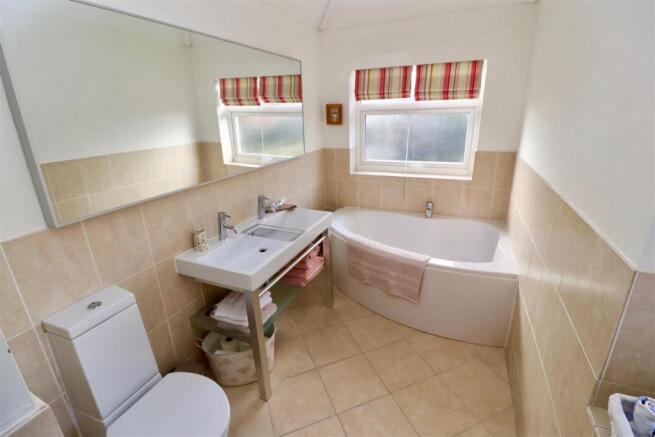 BATHROOM/W.C