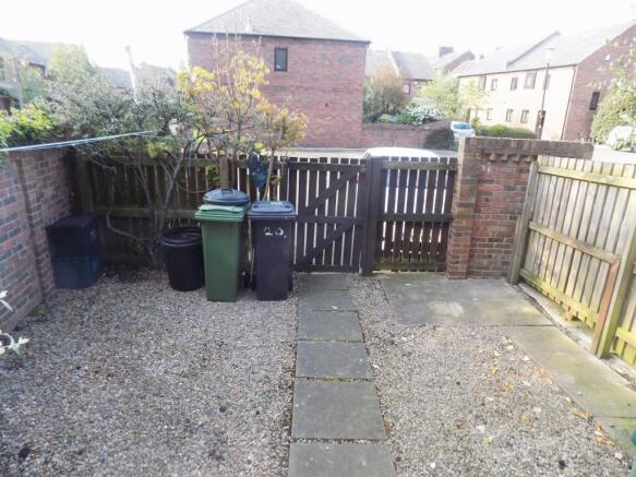 2 bed End of Terrace to rent Image 10