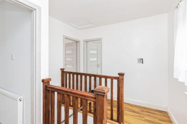 3 bed Semi-Detached for sale Image 8