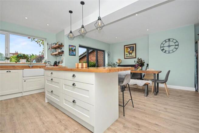 4 bed Semi-Detached for sale Image 11