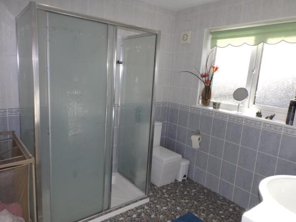 En Suite Shower/Cloa
