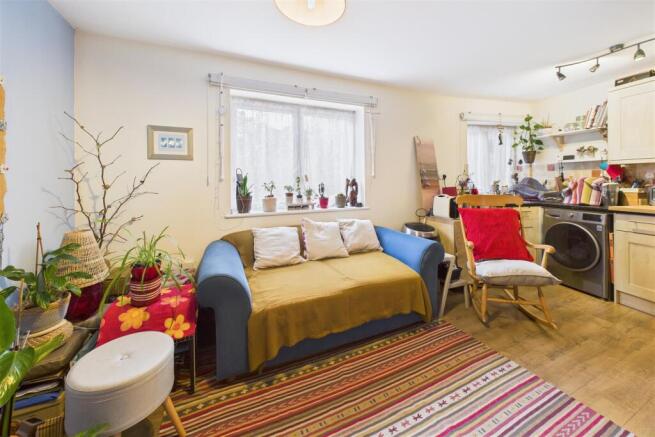Flat 3, Balloon Court, 18 Cave Street St Pauls, Br