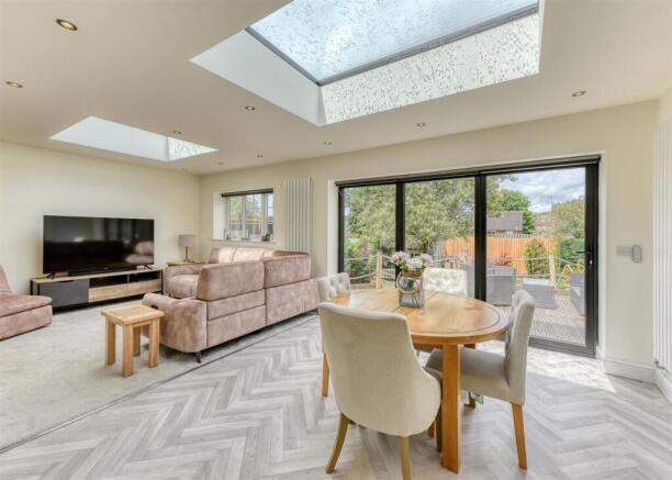 224 Castlecroft Road-dining1.jpg