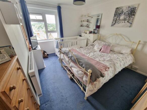 Bedroom 1.jpg