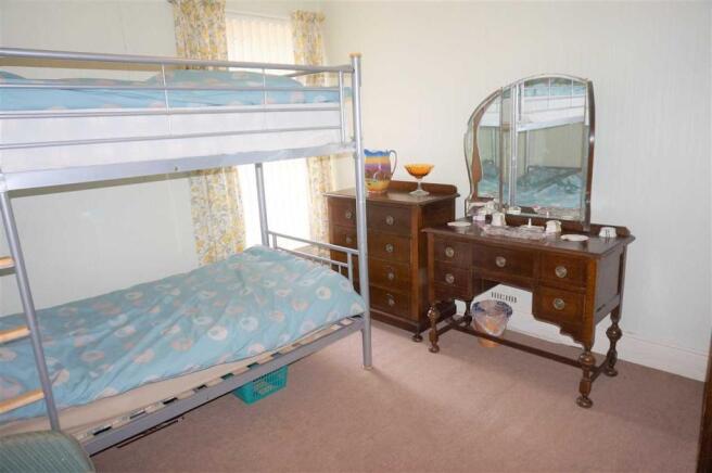MIDDLE BEDROOM 2 :