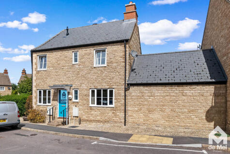 Knapps Crescent, Woodmancote