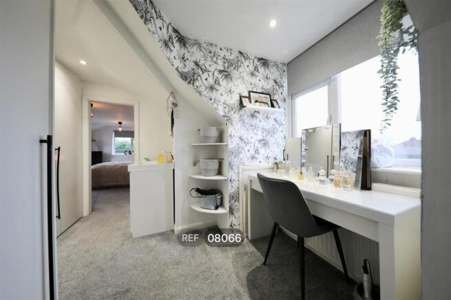 5 bed Detached to rent Image 11