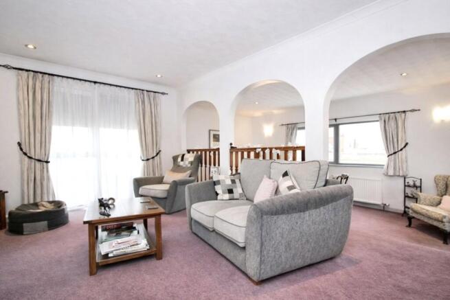 Lounge/Dining Room