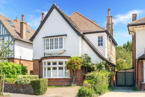 Kings Avenue, Woodford Green, IG8