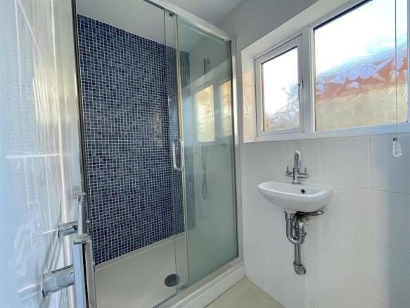 Downstairs Shower Room (1).jpeg
