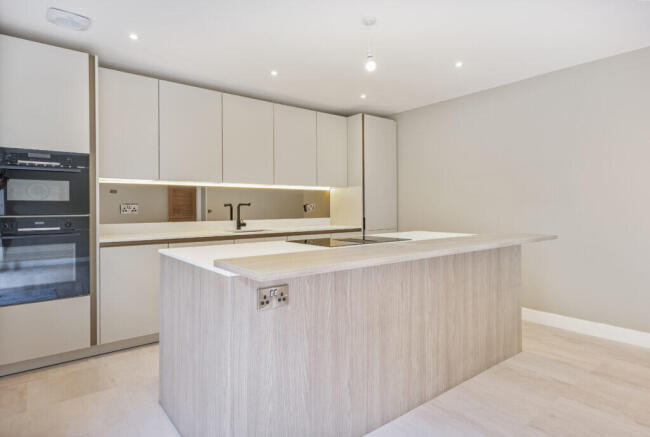 4 bed Detached for sale Image 6