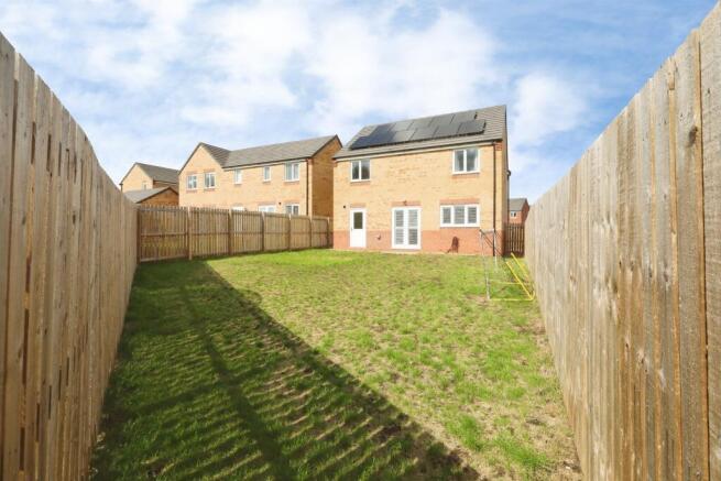 4 bed Detached for sale Image 12