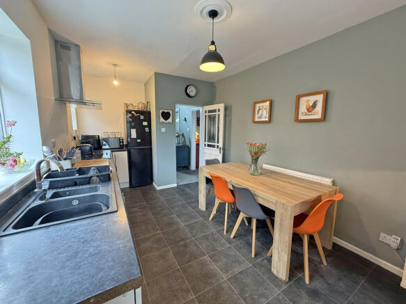 3 bed Semi-Detached for sale Image 5