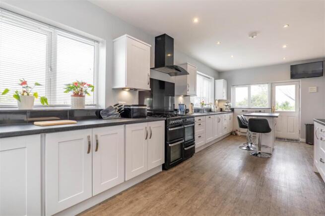 Kitchen/Breakfast Room