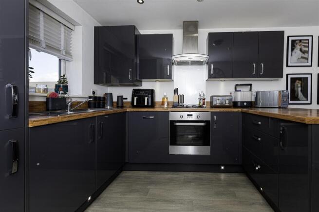 3 bed Semi-Detached for sale Image 7