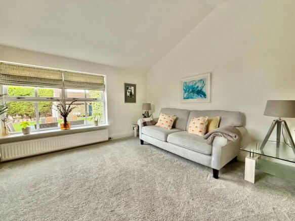 4 bed Link Detached House for sale Image 12