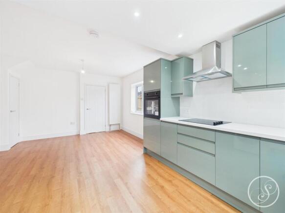 3 bed Semi-Detached to rent Image 11