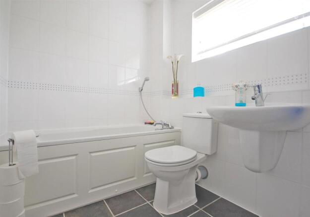 Main Bathroom.jpg