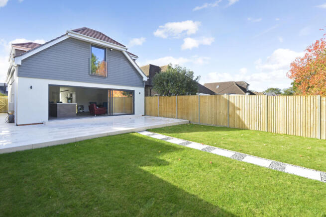 Birch Road, Godalming, Surrey, GU7 photo 4
