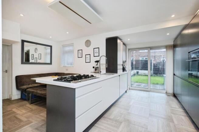 House in Droylsden - More