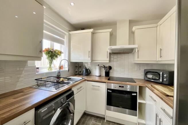 2 bed Semi-Detached for sale Image 9