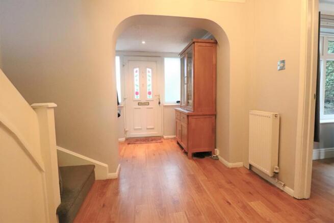 SPACIOUS ENTRANCE HALL