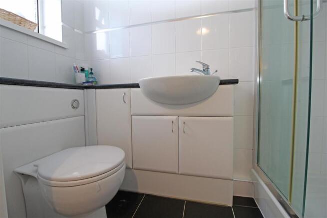 Bed 3 En Suite.jpg