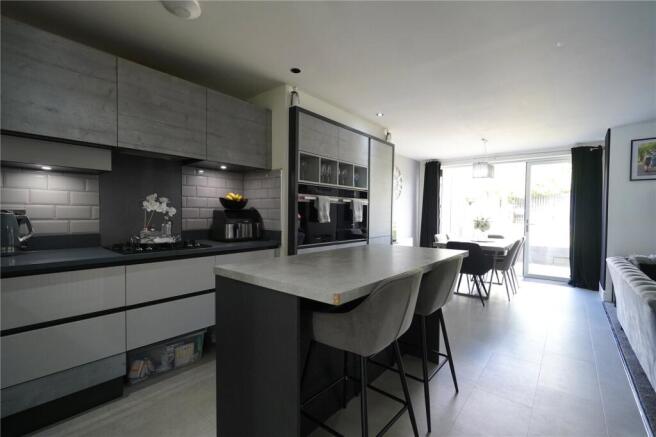 4 bed Detached for sale Image 3