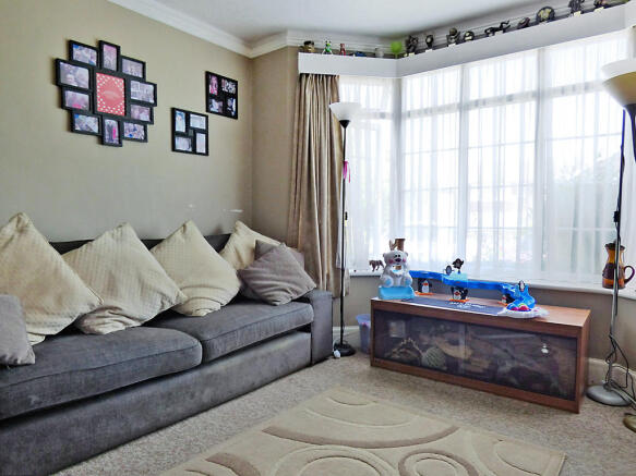 sitting room / be...