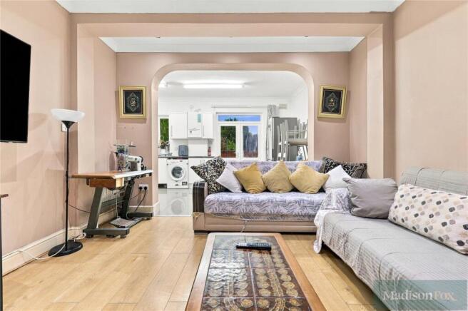 Ashurst Drive, Ilford, Redbridge, IG6 photo 3