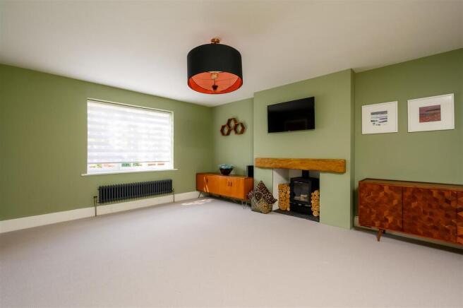 4 bed Detached for sale Image 8
