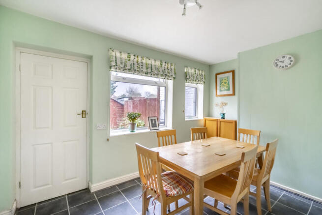 4 bed Semi-Detached for sale Image 5