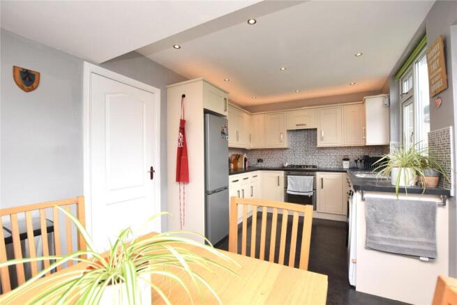 3 bed Semi-Detached for sale Image 4
