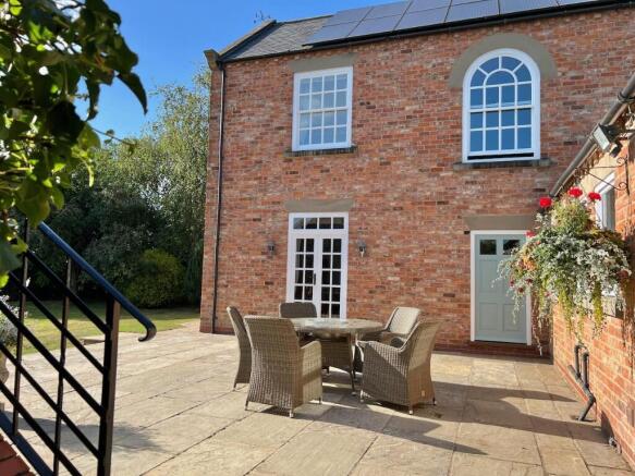 4 bed Detached for sale Image 7
