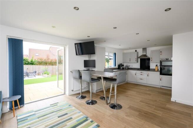 4 bed Detached for sale Image 8